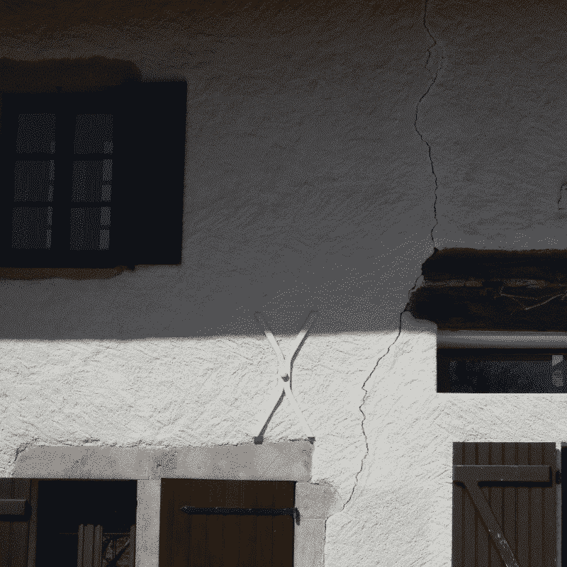 fissures sur maison ancienne dans le 11 Aude